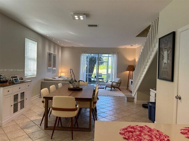 Building Photo - 2225 Salerno Cir