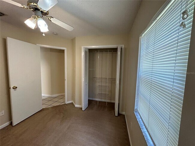 Building Photo - 1431 Tiverton Dr