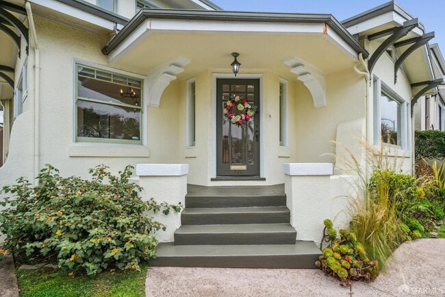 Building Photo - 420 Miramar Ave