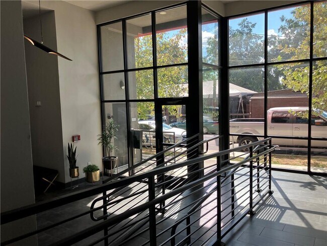 Building Photo - 2213 Poquito St