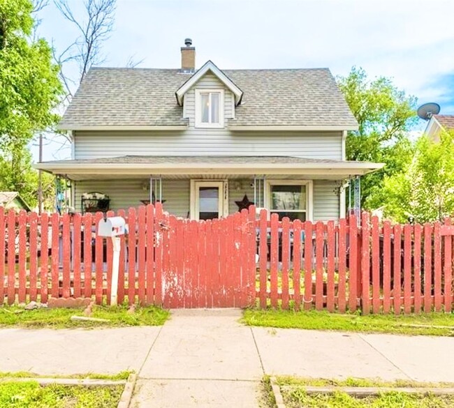 Primary Photo - Fountain Duplex