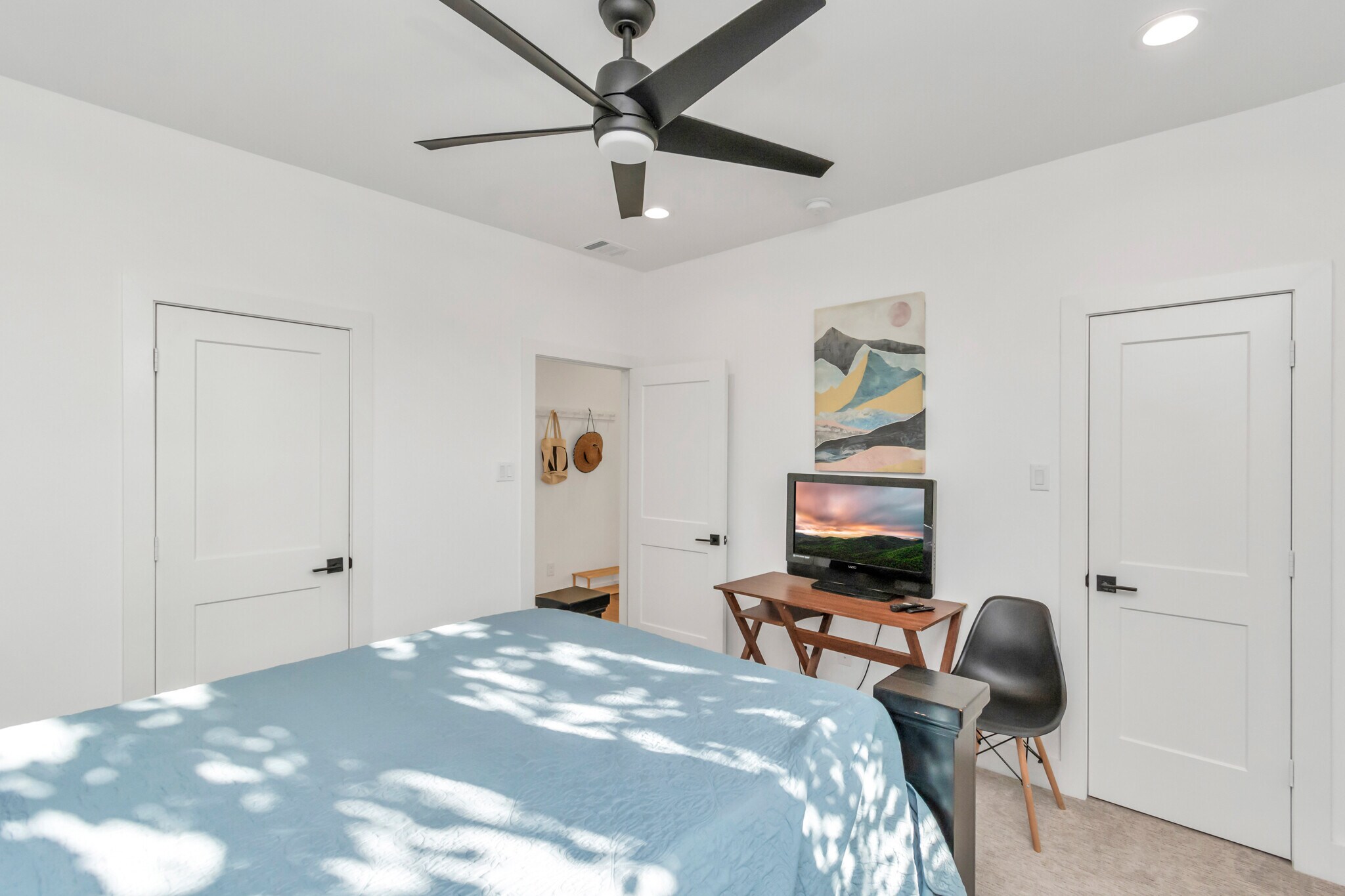 Bedroom on 1st Floor with en-suite full bathroom and closet - 1815 Elite Dr