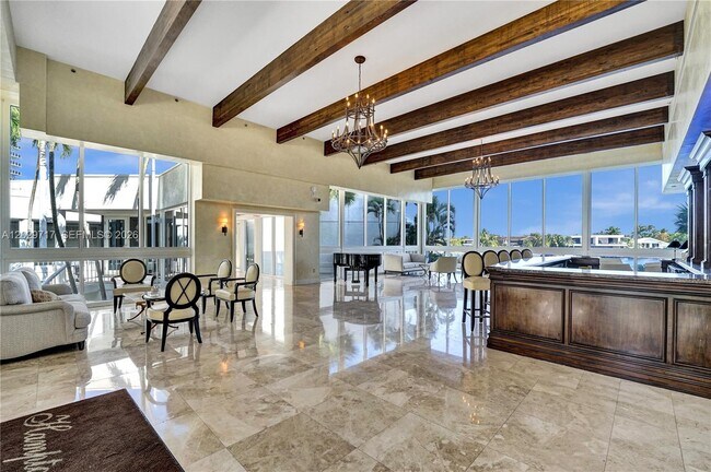 Building Photo - 20281 E Country Club Dr