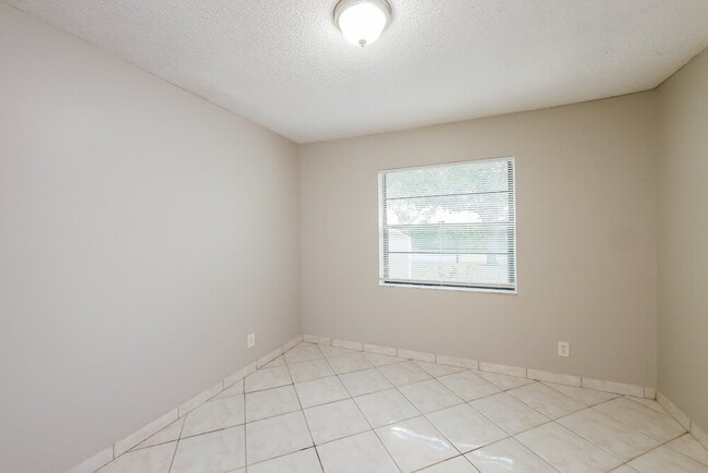 Building Photo - 10610 La Placida Dr