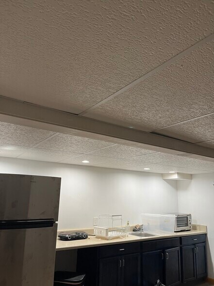 Building Photo - 35 Pilgrim Dr