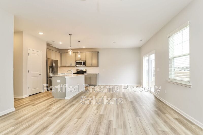 Building Photo - 5363 Roshni Terrace