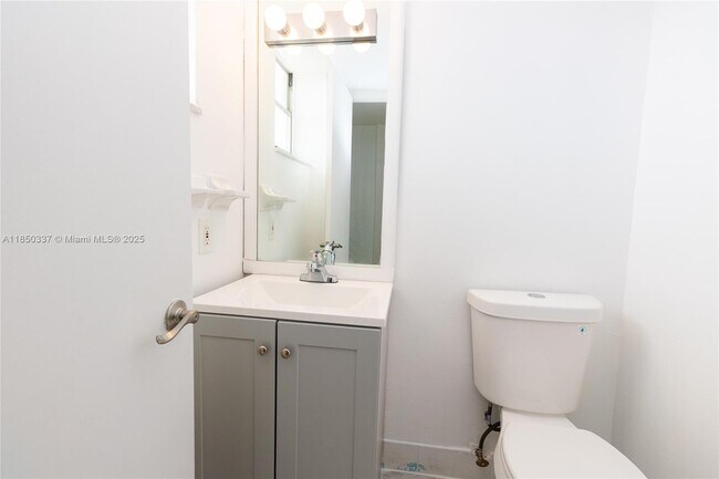 Building Photo - 2903 N Miami Beach Blvd
