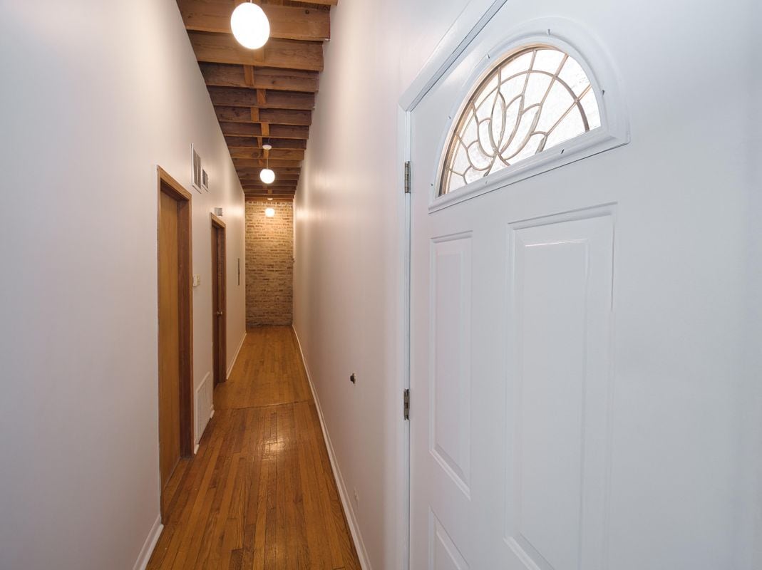 Building Photo - 2849 W Belmont Ave