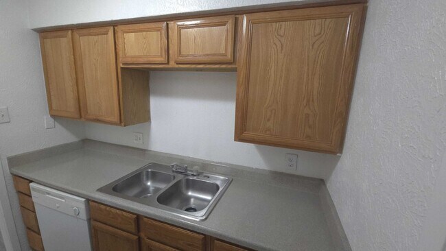 Building Photo - Spacious 2-Bedroom Apartments in Dallas – Starting at $1,150/Month