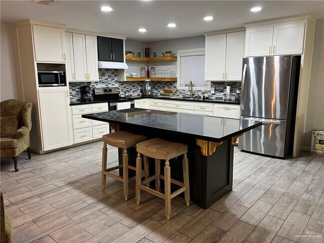 Building Photo - 23 S 24th St