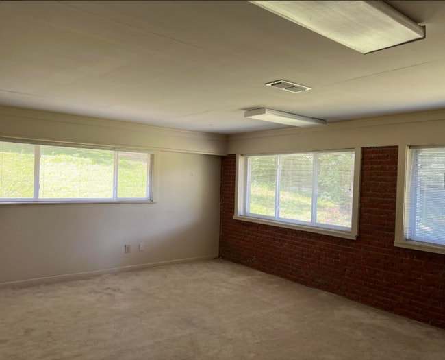 Building Photo - 87 Ridgecrest Dr