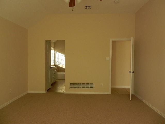 Building Photo - 722 Rolling Hills Dr