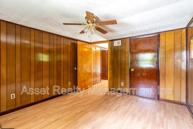 Building Photo - 513 Benton Cir