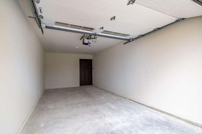 Building Photo - 116 Eiche Dr