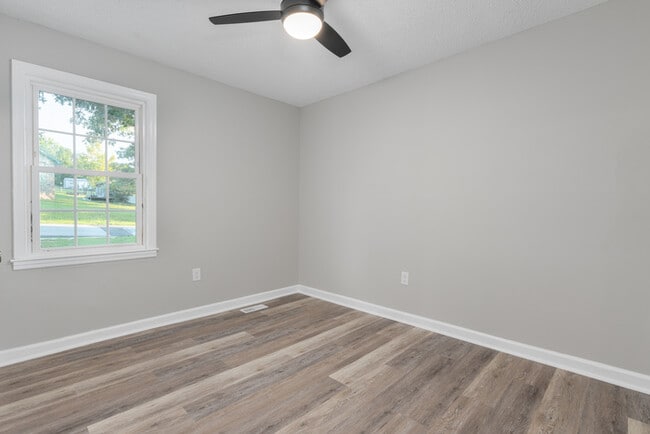 Building Photo - 216 Cross Hill Rd