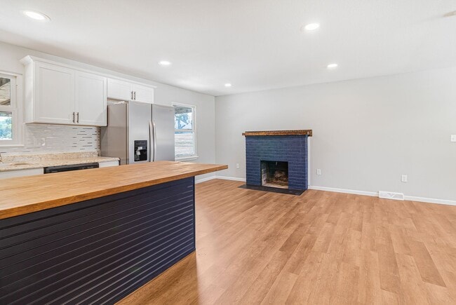 Building Photo - 181 SE State Rte 13