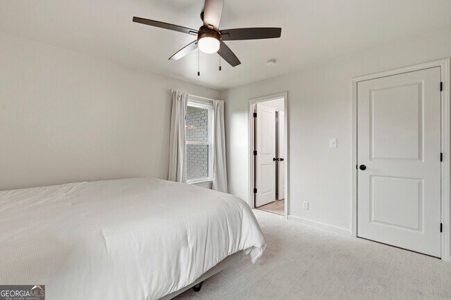 Building Photo - 4221 Willow Oak Dr