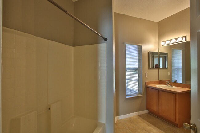 Building Photo - 13 Zoeller Ct