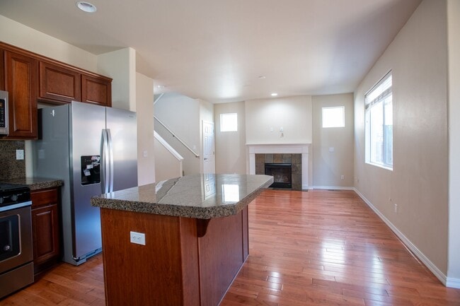 Building Photo - Light and Bright Beautiful 3 bedroom Home!