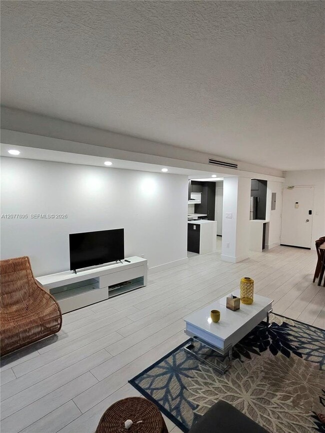 Building Photo - 500 Bayview Dr