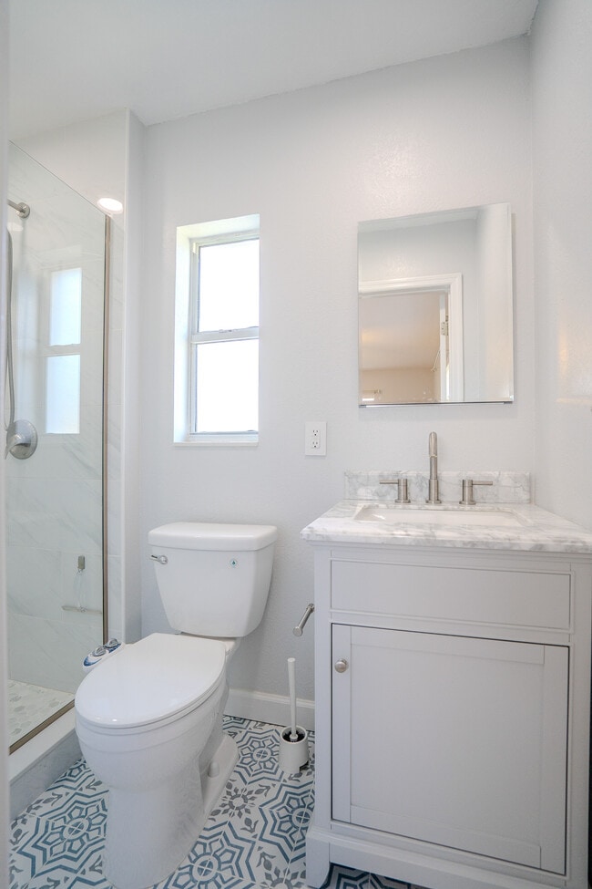 Building Photo - 4420 W Fair Oaks Ave