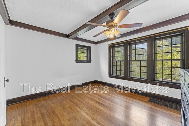 Building Photo - 3320 Montview Dr