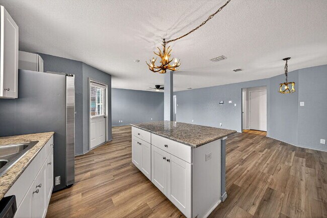 Building Photo - 15551 Crimson Topaz