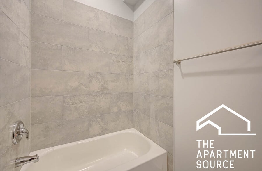 Building Photo - 1142 W 17th St