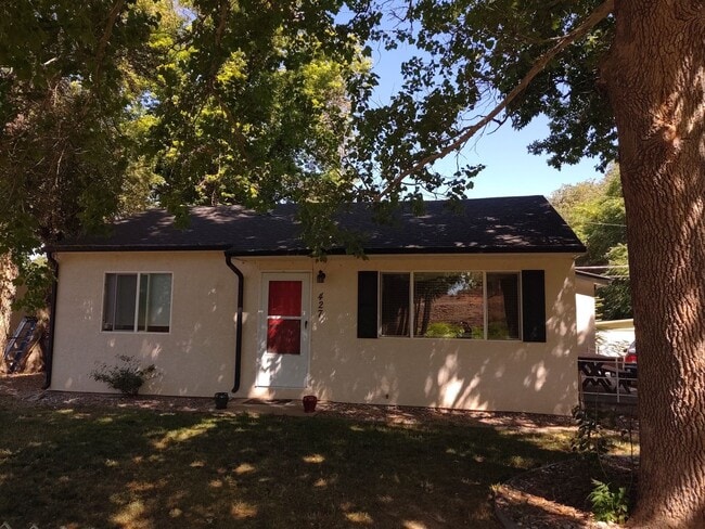 Primary Photo - ALL PROSPECTIVE TENANTS MUST SUBMIT A $58 ...