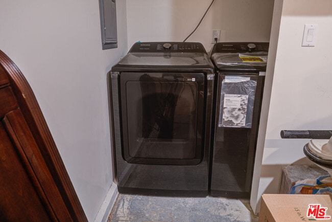 Building Photo - 355 Panama Ave