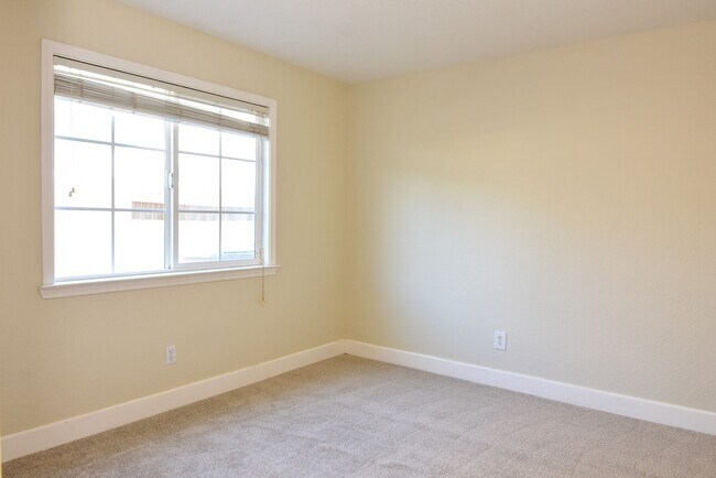 Building Photo - 485 Deer Creek Dr