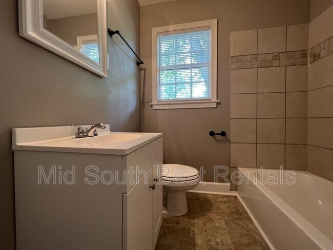 Building Photo - 2261 Alameda Cove