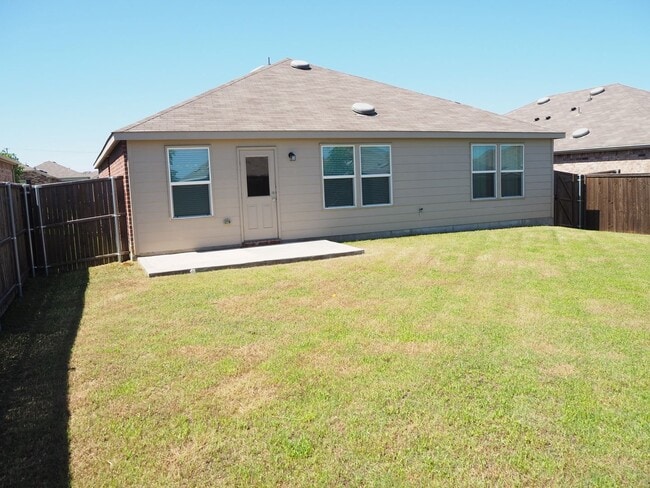 Building Photo - 3 Bed 2 Bath in Providence Village