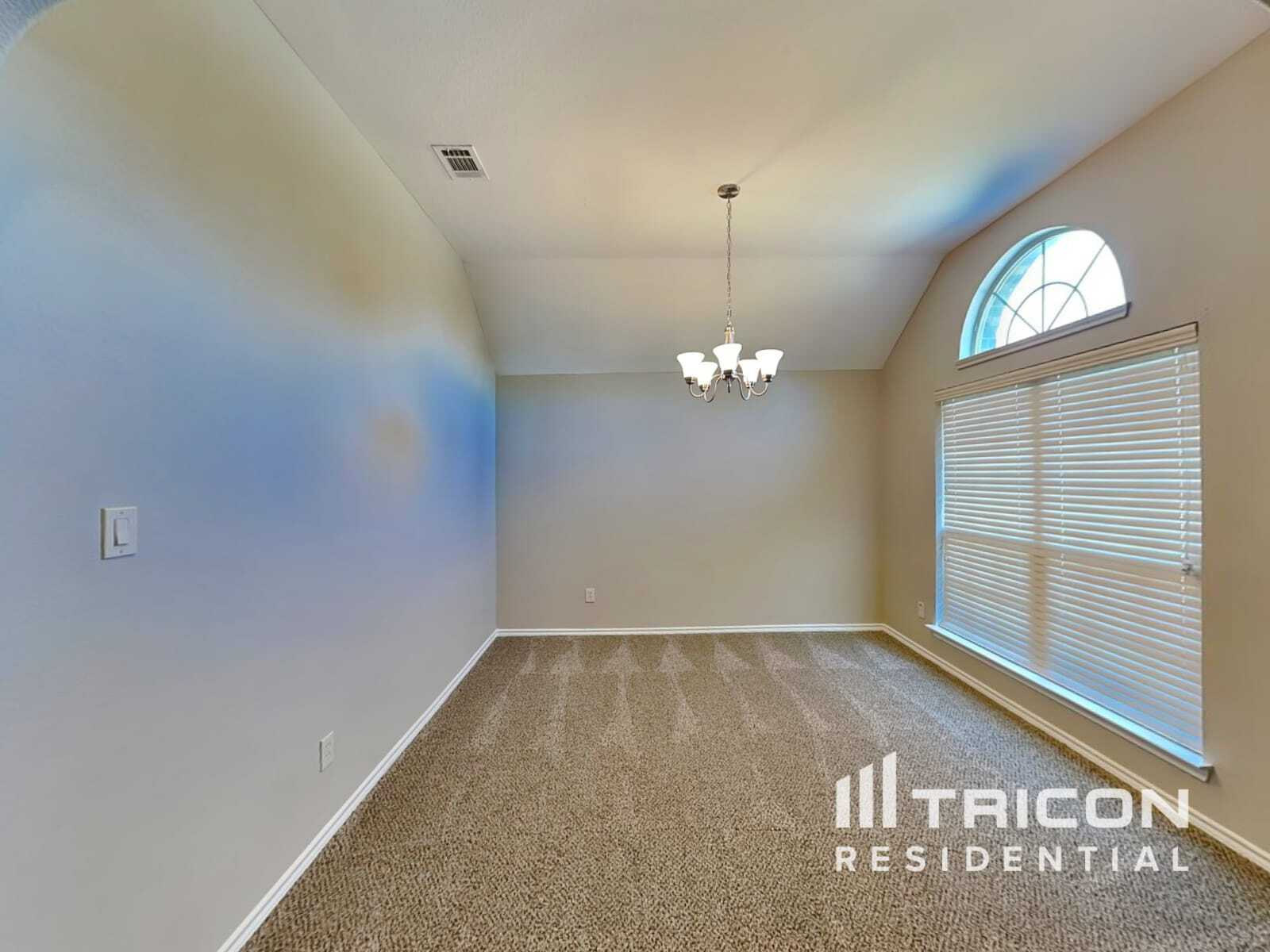 Building Photo - 718 River Run Dr