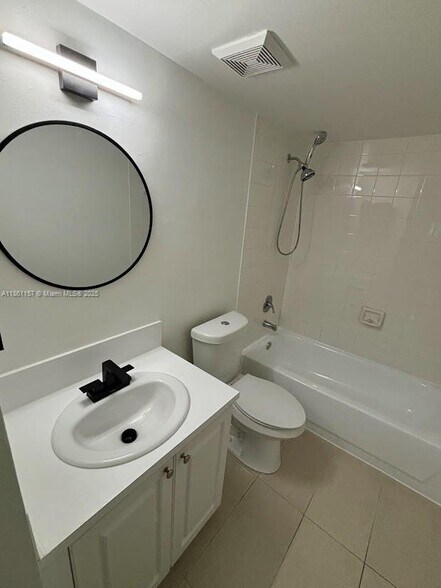 Building Photo - 12136 Saint Andrews Pl