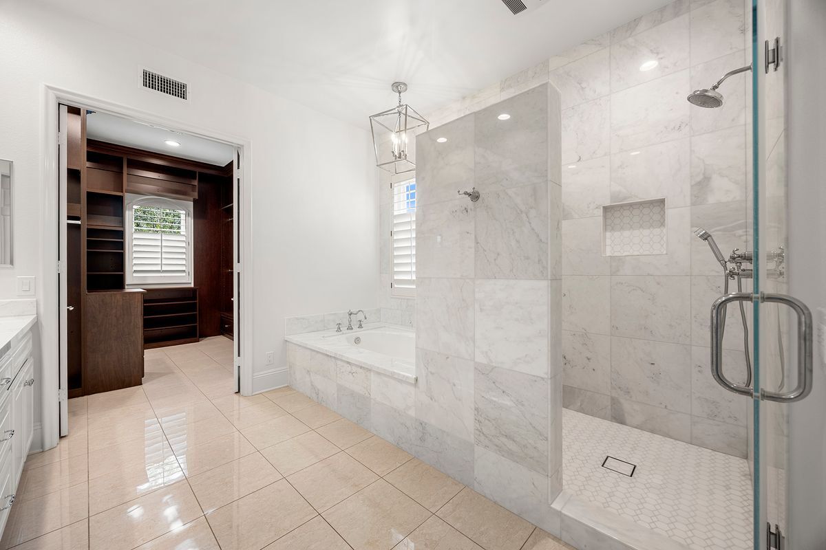 Building Photo - 2309 Skyline