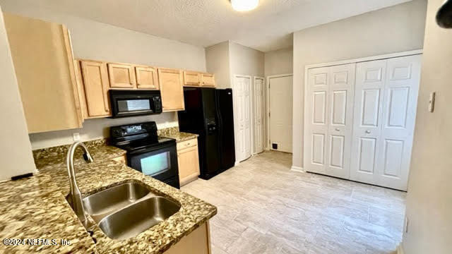 Building Photo - 257 Scrub Jay Dr