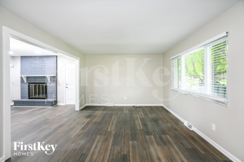 Building Photo - 6050 Northland Rd