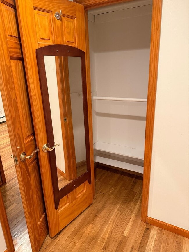 Building Photo - Charming 3BR apartment in East Meadow