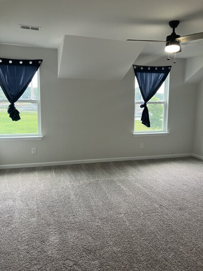 Building Photo - 499 Volunteer Park Road