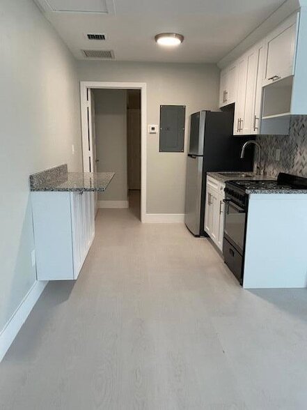 Building Photo - 3260 Hi St