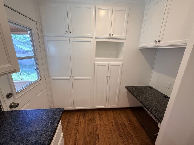 Building Photo - Adorable 2-bedroom home available for rent in Lakewood Mutuals!