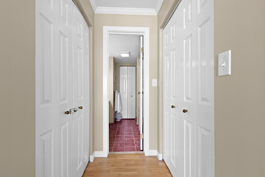 Building Photo - 1 Seacliff Ave