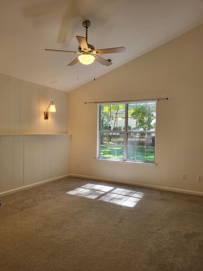 Building Photo - 3 bedroom Ranch