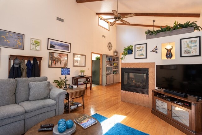 Building Photo - Four Bedroom in the Pines of Prescott