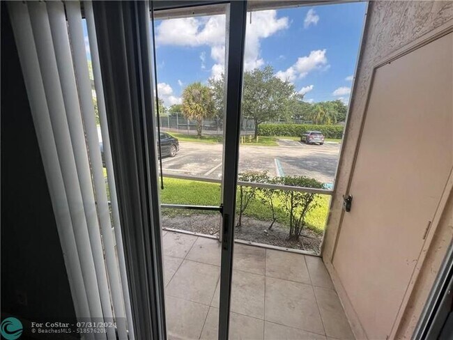 Building Photo - 840 Cypress Park Way