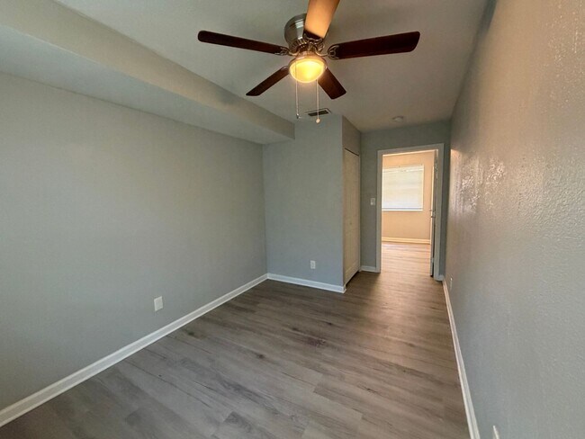 Building Photo - Welcome to St. Petersburg!!!