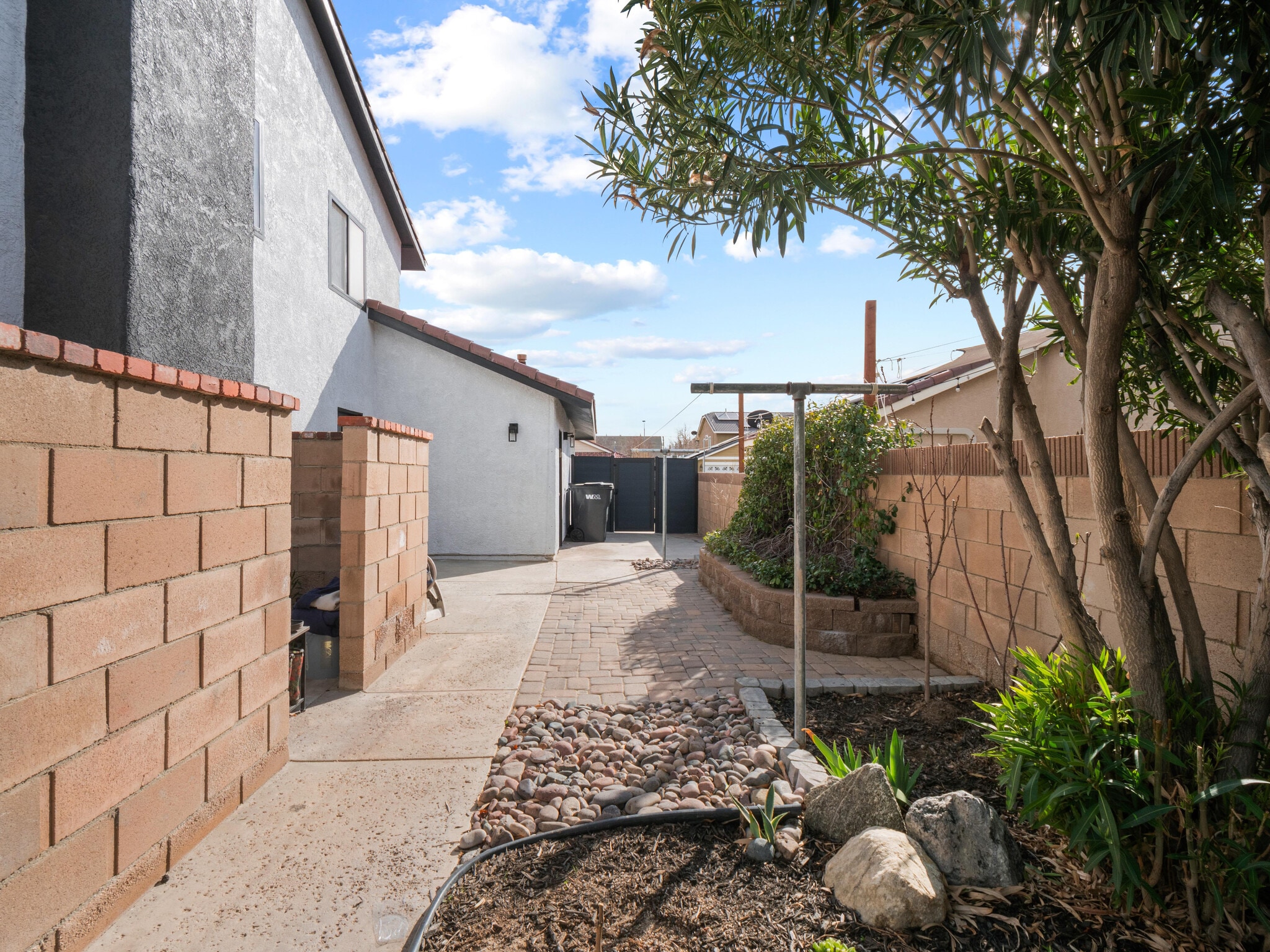 Building Photo - 2833 Springfield Pl