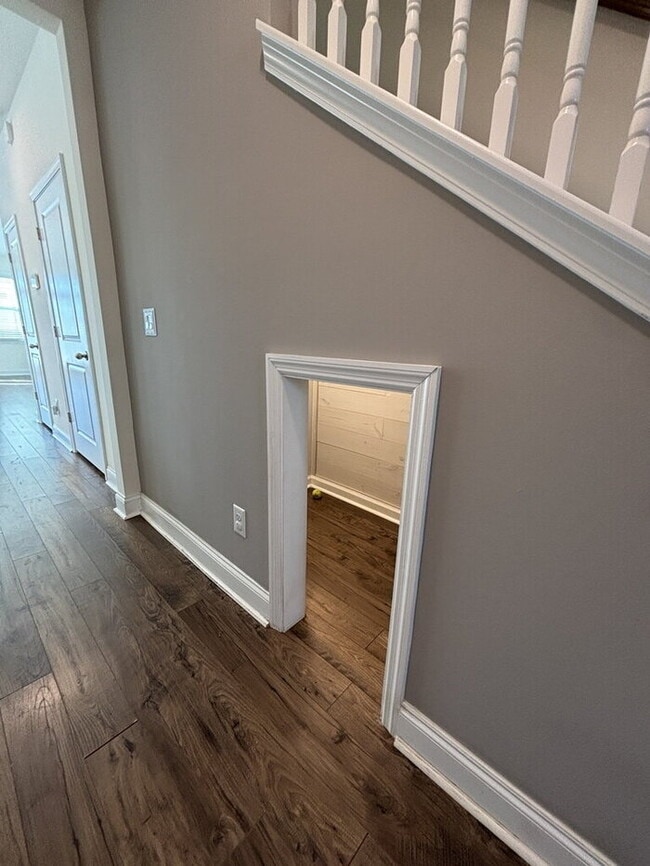 Building Photo - 608 Ravensridge Ln