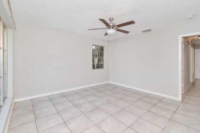 Building Photo - Charming Brick Home Close to Downtown Mobile and Quick Access to I-10!